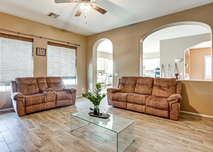 Desert Oasis W/ Fire Pit: 6 Mi To Cardinals Games Holiday home