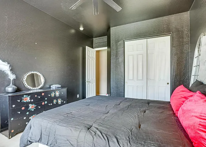 Desert Oasis W/ Fire Pit: 6 Mi To Cardinals Games * Glendale