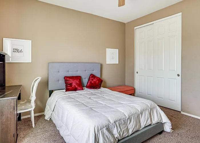 Holiday home Desert Oasis W/ Fire Pit: 6 Mi To Cardinals Games *