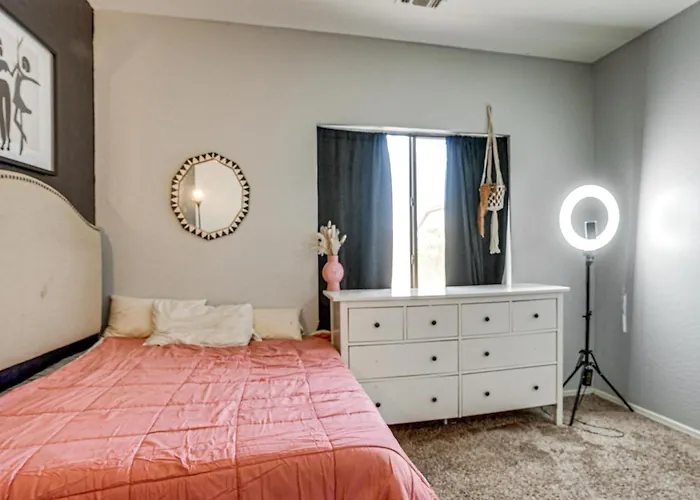 Holiday home Desert Oasis W/ Fire Pit: 6 Mi To Cardinals Games Glendale